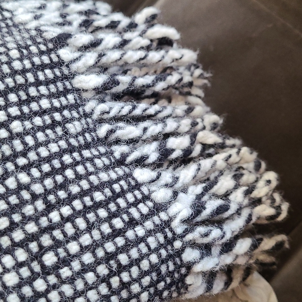 Wool Tweed Emphasize Throw - Picture 2 of 3
